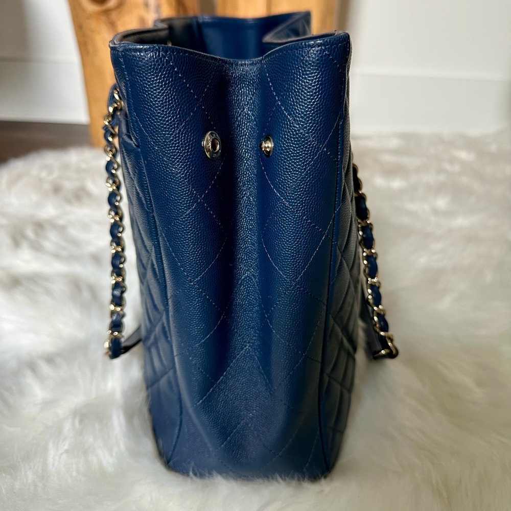 CHANEL Navy Quilted Tote with Chain Straps - Picture 7 of 12